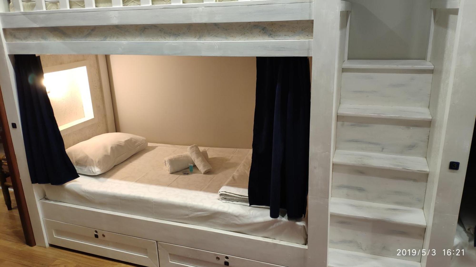 Avenue Hostel 耶烈万 外观 照片